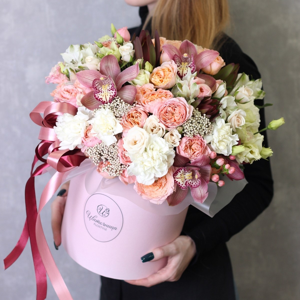 Цветы в шляпной коробке